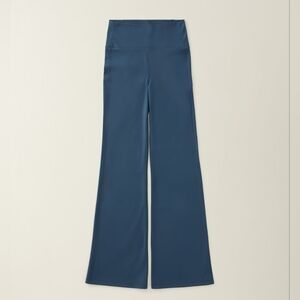 🔥Donating 11/30🔥NWT Up West Flare leggings and cropped cami set